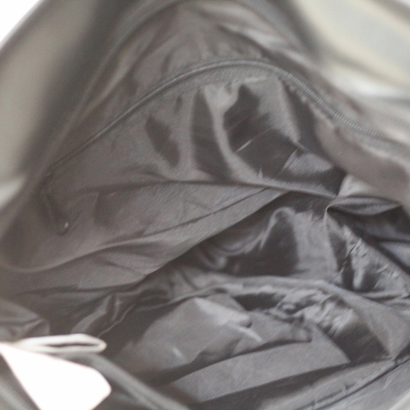 Vintage Black Leather Multi-Pocket Messenger Bag- Pre-owned - Picture 11 of 15